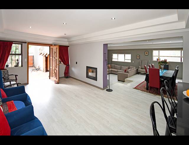 4 BEDROOM FREEHOLD FOR SALE IN HIGHWAY GARDENS